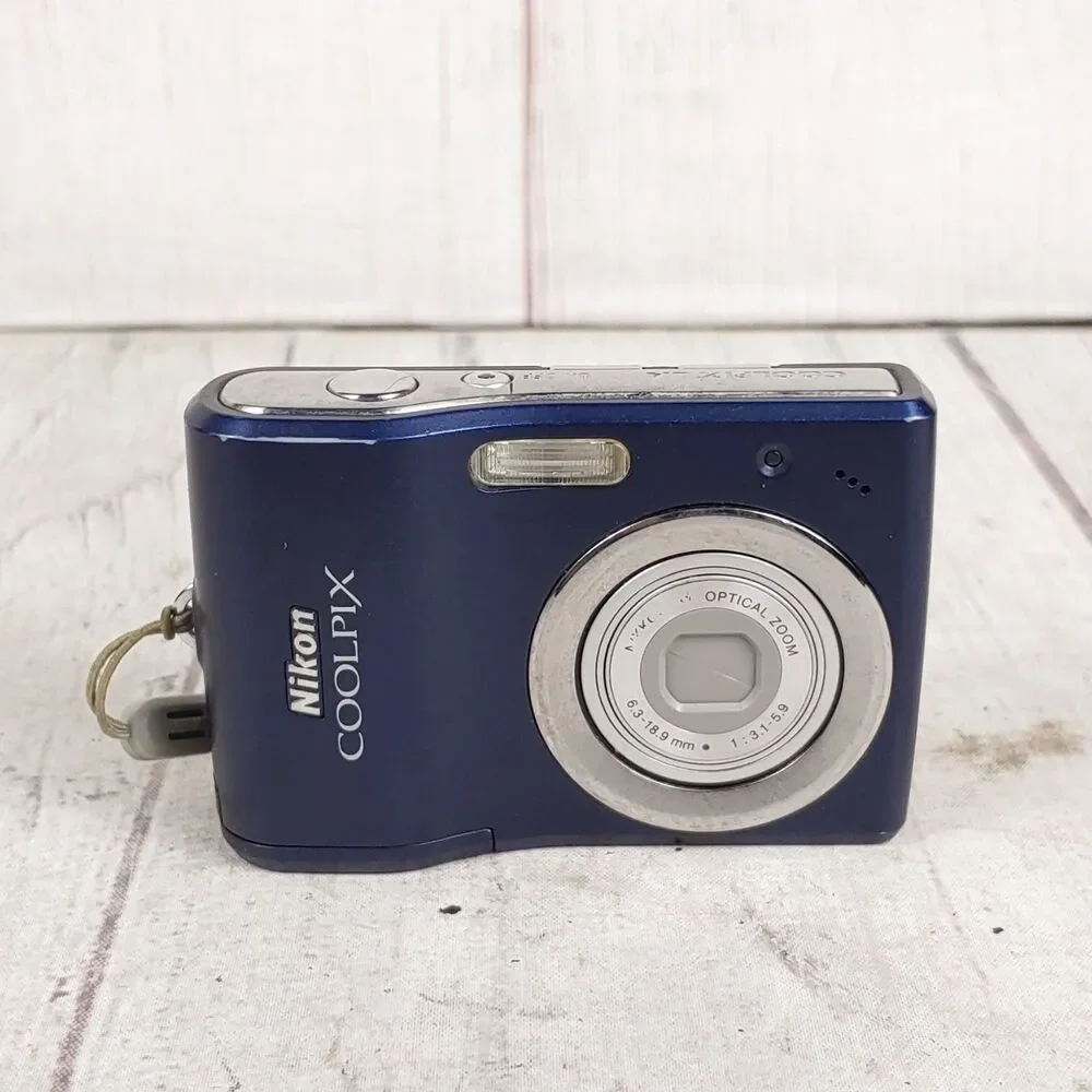 Nikon Coolpix L14 7.1 Megapixel Digital Camera - Navy Blue Silver TESTED WORKING